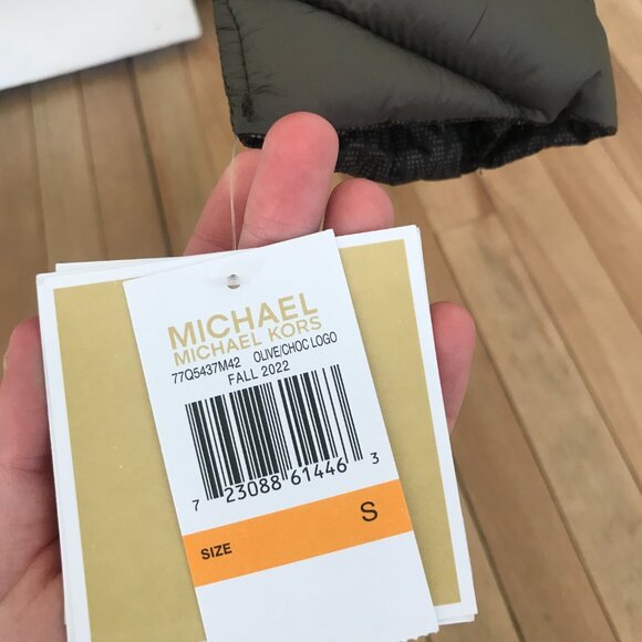 NWT Michael Kors Jacket - Chevron Logo Print Quilted Nylon Reversible Jacket - Picture 4 of 5